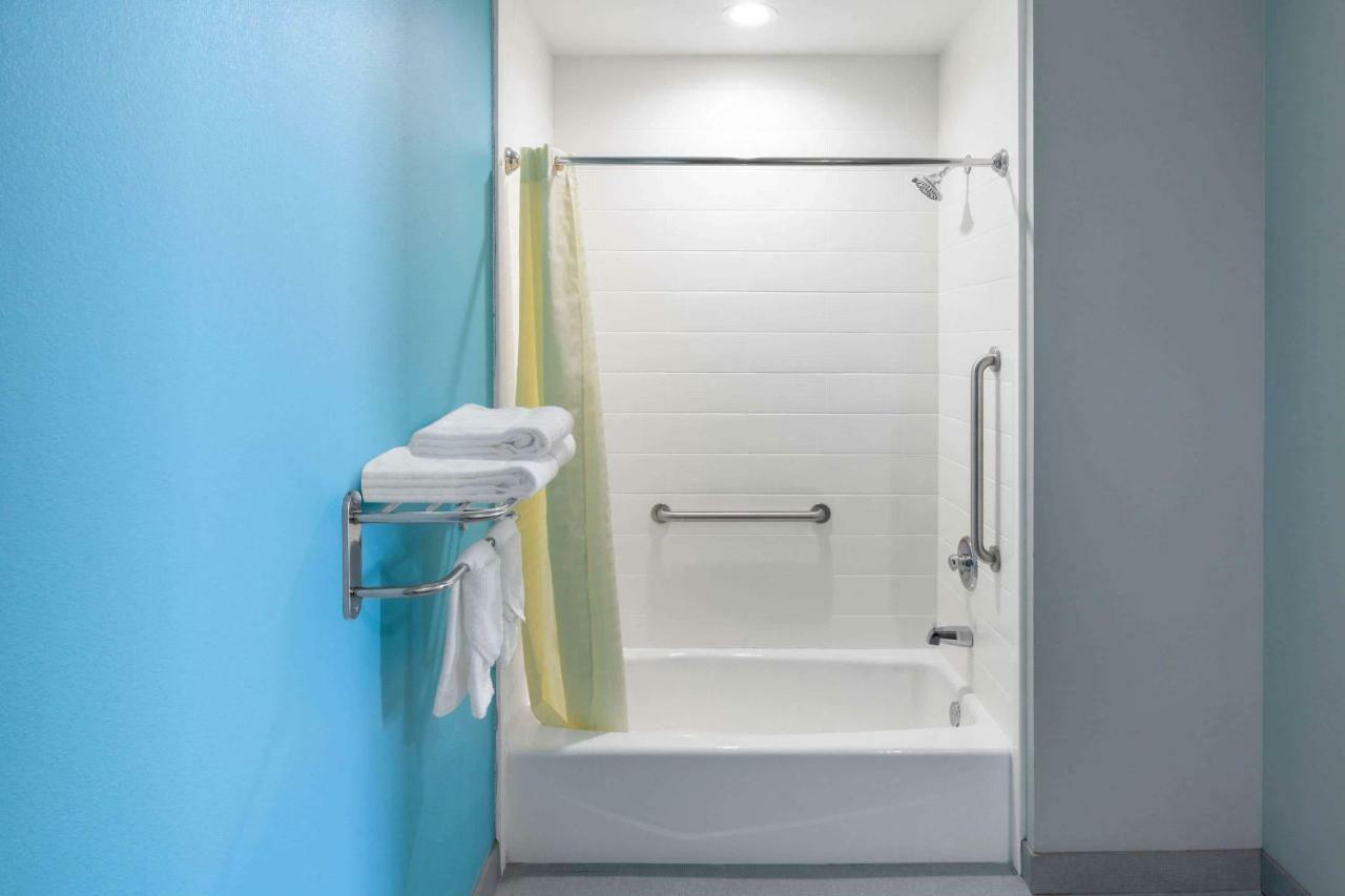 Americas Best Value Inn Houston Willowbrook Exterior foto